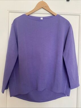 Lululemon Back in Action long sleeved top